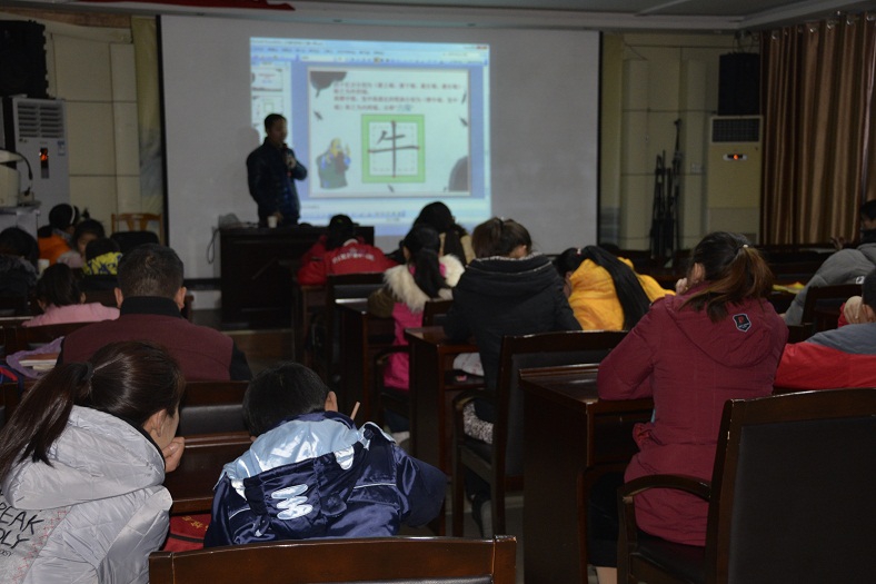 缩小.2018-1-20下午第五期国学经典亲子诵读班-初级班书法体验课：六端习字法 (7).jpg