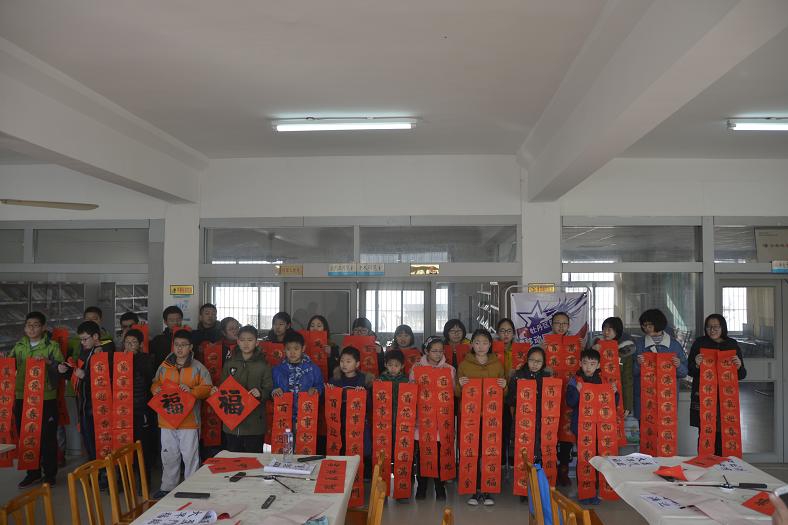 缩小.2018-2-7下午牡丹区图书馆举办“写春联 送祝福”传统文化体验活动（51）.JPG