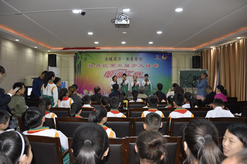 缩小.2018-4-22上午第五届少儿读书朗诵比赛 (18).jpg