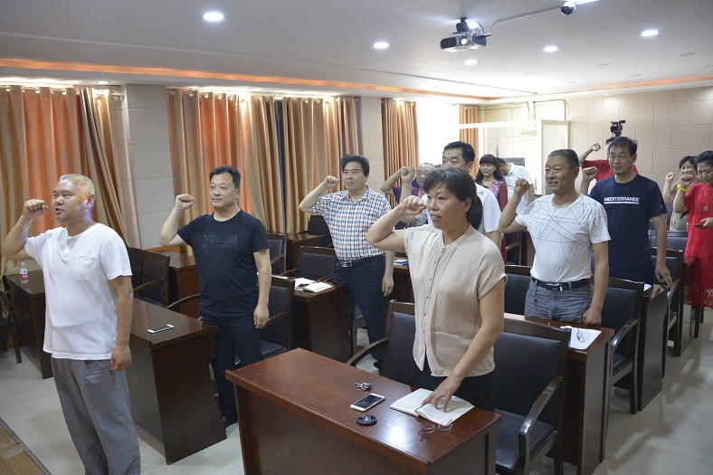 缩小.2018-5-15下午下午牡丹区文化中心四单位开展“主题党日”活动：重温入党誓词，学习牡丹区委区直机关工委文件 (2).jpg