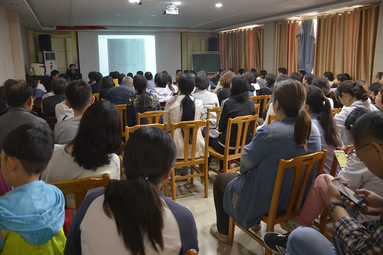 缩小.2018-5-20上午高考志愿规划公益讲座 (10).jpg