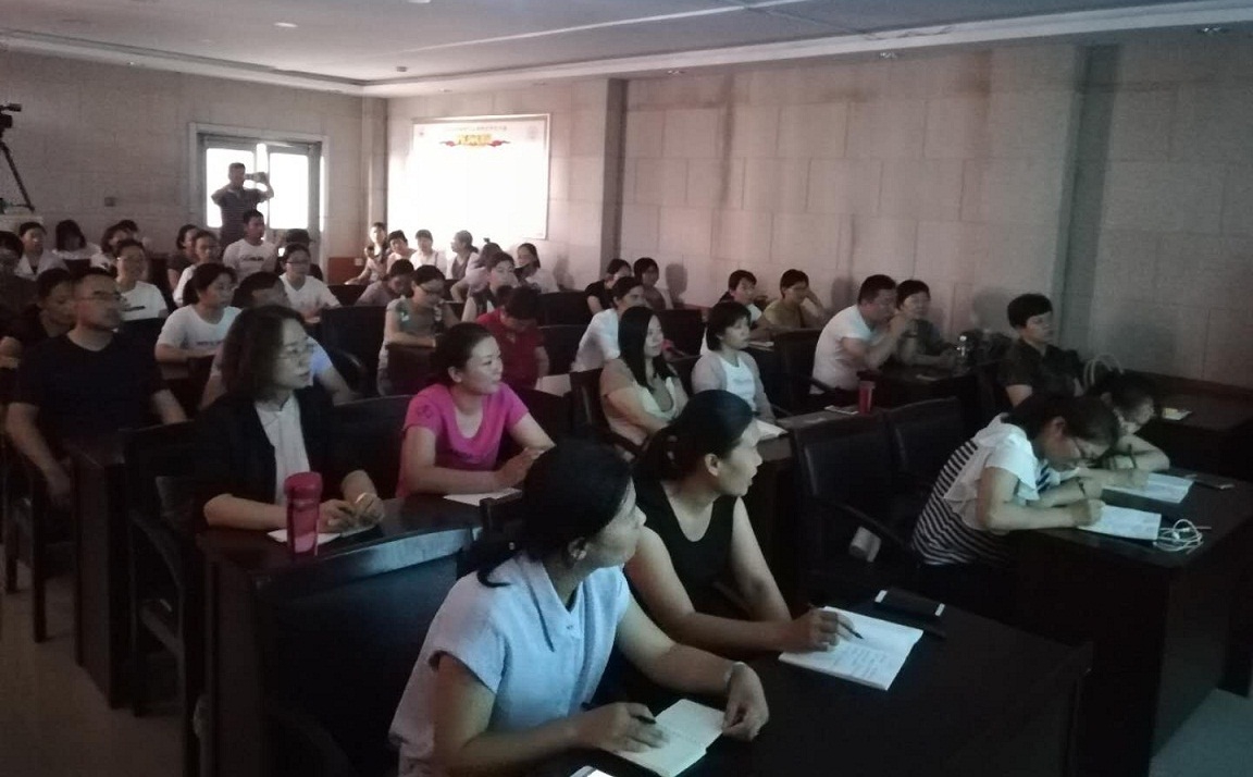 缩小.2018-6-24上午家庭教育公益讲座第三十五期：如何做高情商父母_微信照片 (2).jpg