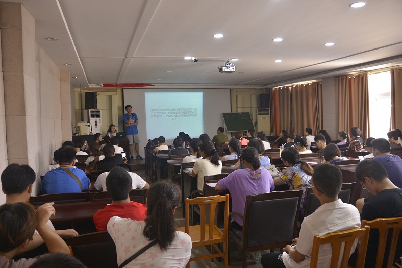 缩小.2018-7-21上午菏泽一中宏志班学生，“圆梦一周年，学习经验专题暨大学初体验座谈会” (4).jpg