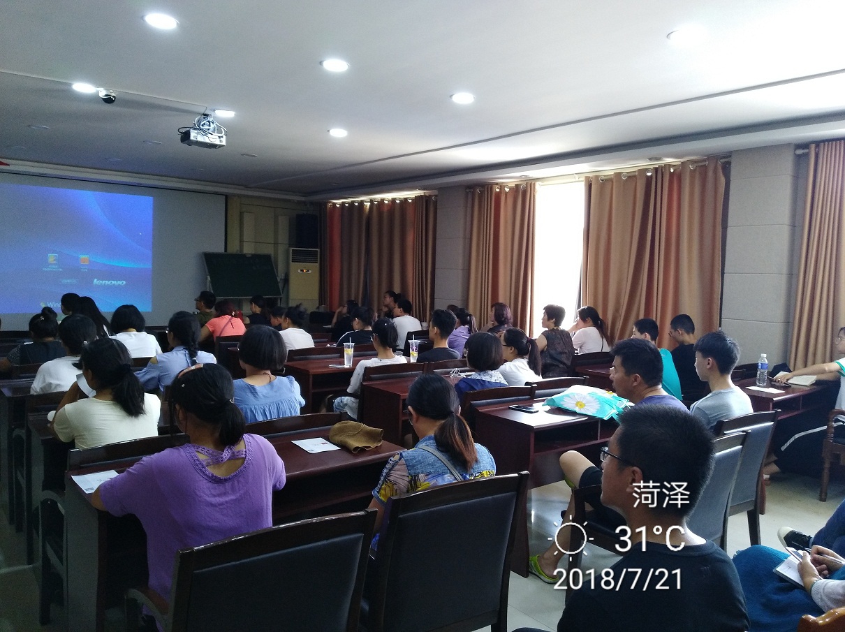 缩小.2018-7-21上午菏泽一中宏志班学生，“圆梦一周年，学习经验专题暨大学初体验座谈会”-手机照片 (4).jpg