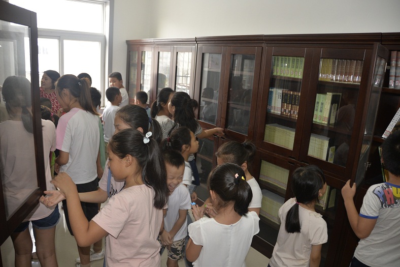缩小.2018-9-1下午第六期国学经典亲子诵读初级班学员图书馆主题游活动 (33).jpg
