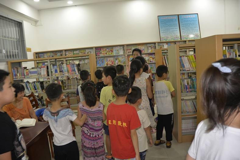 缩小.2018-9-2下午第六期国学经典亲子诵读中级班学员图书馆主题游活动 (30).jpg