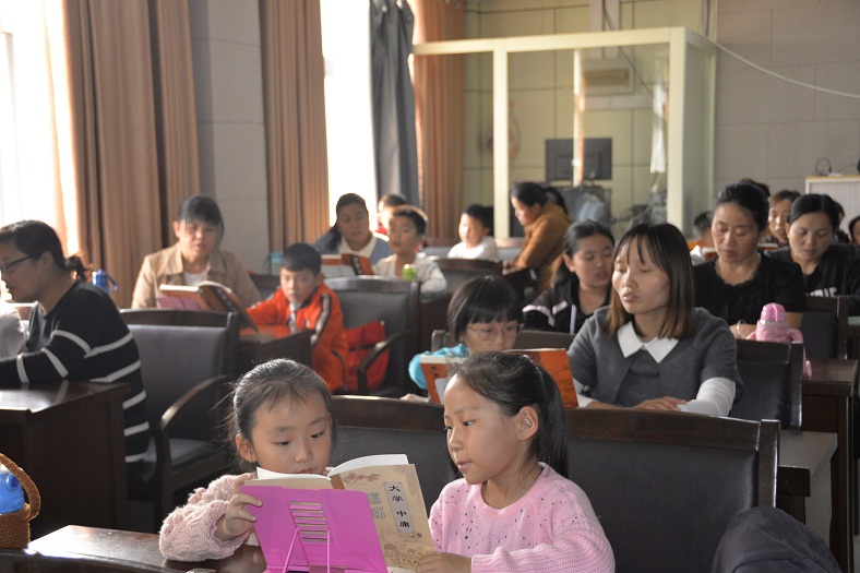 缩小.2018-10-13下午第六期国学经典亲子诵读初级班_《大学》第12讲 (8).jpg