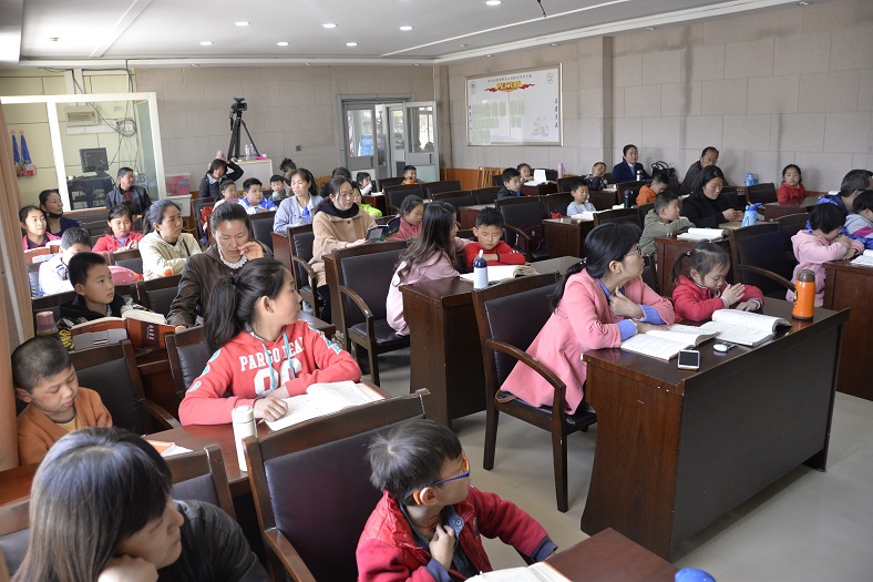 缩小.2019-4-14下午第六期国学经典亲子诵读中级班_《论语》第26讲 (5).jpg