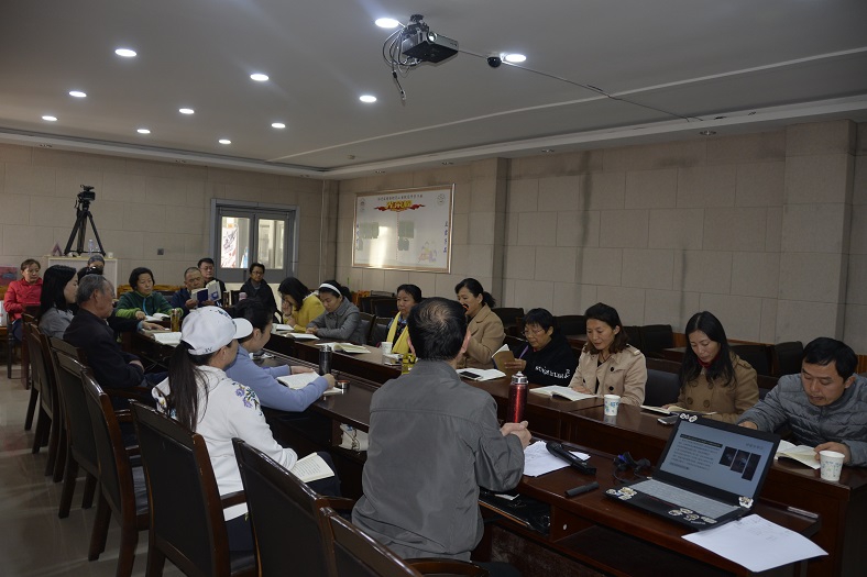 缩小.2019-4-13上午牡丹区图书馆成人公益读书会第47期：养育之恩 何以为报 (5).jpg