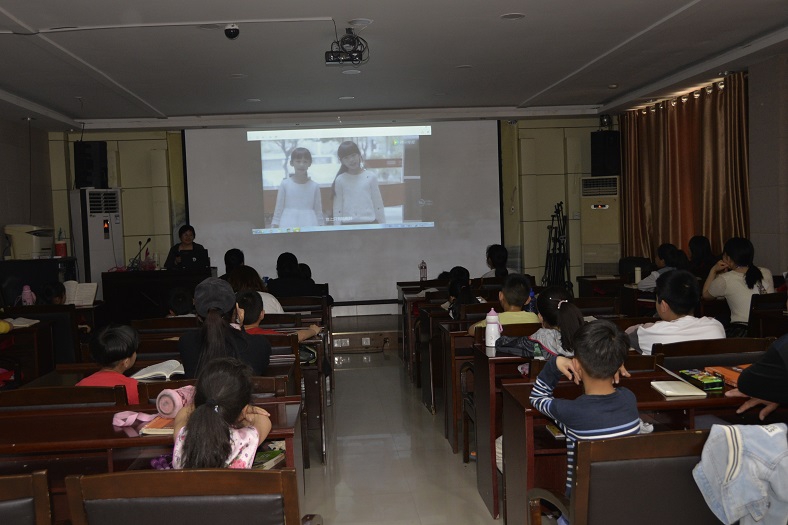 缩小.2019-5-12下午第六期国学经典亲子诵读中级班_《论语》第27讲_传统文化体验课-感恩母亲节 (2).jpg